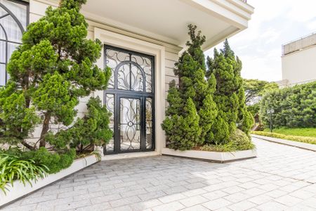 Apartamento à venda com 270m², 3 quartos e 5 vagas Apartamento à venda com 270m², 3 quartos e 5 vagasEntrada