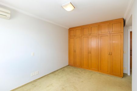 Apartamento à venda com 270m², 3 quartos e 5 vagas Apartamento à venda com 270m², 3 quartos e 5 vagasSuíte 2