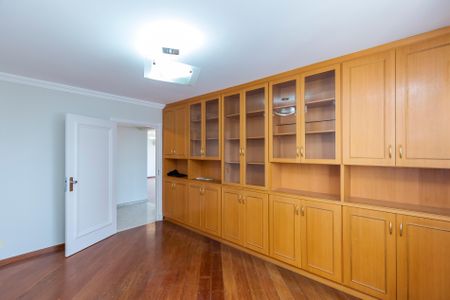 Apartamento à venda com 270m², 3 quartos e 5 vagas Apartamento à venda com 270m², 3 quartos e 5 vagasEscritório