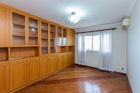 Apartamento à venda com 270m², 3 quartos e 5 vagas Apartamento à venda com 270m², 3 quartos e 5 vagasEscritório