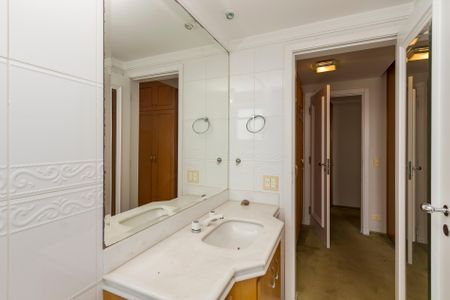 Apartamento à venda com 270m², 3 quartos e 5 vagas Apartamento à venda com 270m², 3 quartos e 5 vagasBanheiro da Suíte 3