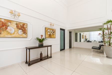 Apartamento à venda com 270m², 3 quartos e 5 vagas Apartamento à venda com 270m², 3 quartos e 5 vagasHall de Entrada