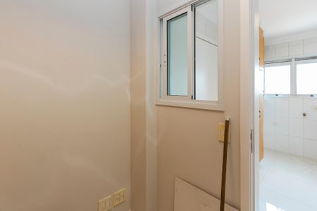 Apartamento à venda com 270m², 3 quartos e 5 vagas Apartamento à venda com 270m², 3 quartos e 5 vagasQuarto de Serviço