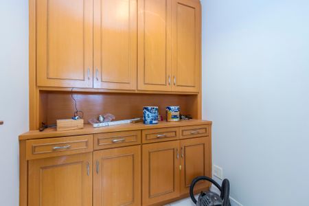 Apartamento à venda com 270m², 3 quartos e 5 vagas Apartamento à venda com 270m², 3 quartos e 5 vagasQuarto de Serviço