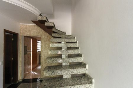 Casa de condomínio à venda com 80m², 2 quartos e 1 vagaEscada