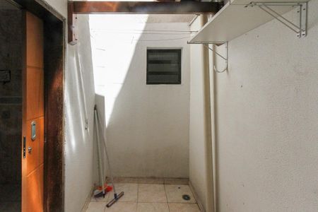 Casa de condomínio à venda com 80m², 2 quartos e 1 vagaÁrea de Serviço