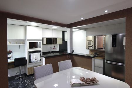 Casa à venda com 360m², 2 quartos e 6 vagasCozinha e Copa