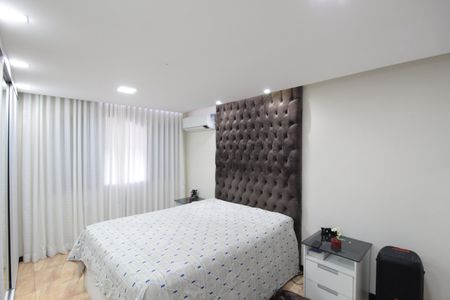 Casa à venda com 360m², 2 quartos e 6 vagasSuite