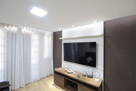 Casa à venda com 360m², 2 quartos e 6 vagasSala