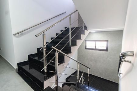 Apartamento para alugar com 32m², 1 quarto e sem vaga Apartamento para alugar com 32m², 1 quarto e sem vagaEscada