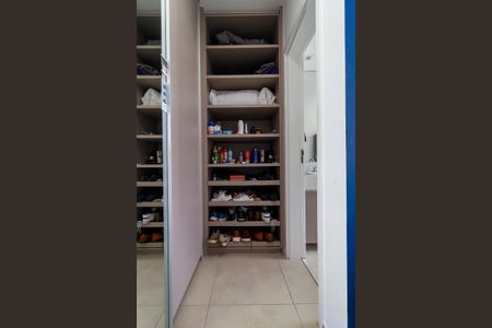 Apartamento à venda com 69m², 1 quarto e 1 vaga Apartamento à venda com 69m², 1 quarto e 1 vagaCloset da Suíte