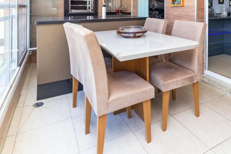 Apartamento à venda com 93m², 2 quartos e 2 vagasVaranda