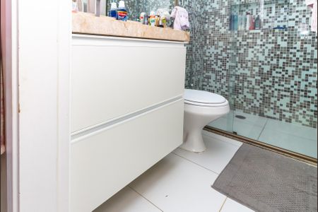 Apartamento à venda com 93m², 2 quartos e 2 vagasBanheiro da Suíte