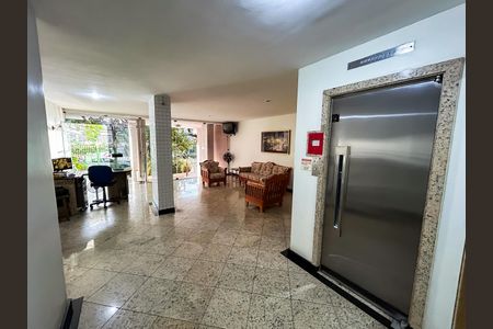 Apartamento à venda com 80m², 2 quartos e 1 vagaHall de entrada