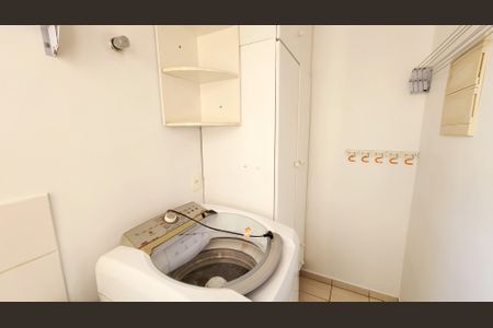 Apartamento à venda com 68m², 3 quartos e 2 vagas Apartamento à venda com 68m², 3 quartos e 2 vagasCozinha e Área de Serviço