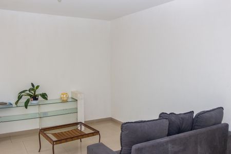 Casa à venda com 560m², 6 quartos e 2 vagas Casa à venda com 560m², 6 quartos e 2 vagasSala