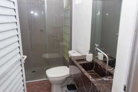 Casa à venda com 560m², 6 quartos e 2 vagas Casa à venda com 560m², 6 quartos e 2 vagasBanheiro