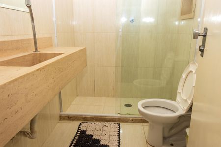 Casa à venda com 560m², 6 quartos e 2 vagas Casa à venda com 560m², 6 quartos e 2 vagasCasa 2 - Banheiro da Suíte 2