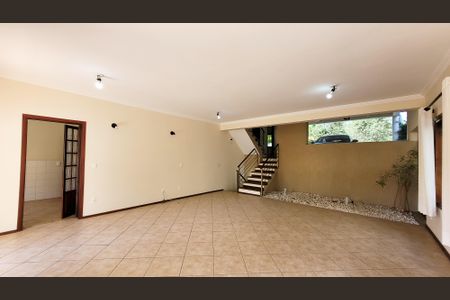 Casa de condomínio para alugar com 350m², 7 quartos e 4 vagasSala