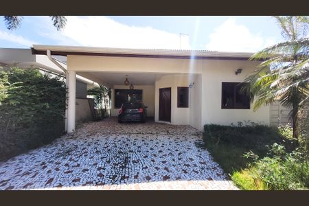 Casa de condomínio para alugar com 350m², 7 quartos e 4 vagasFachada