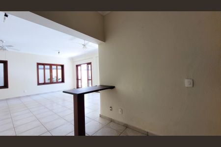 Casa de condomínio para alugar com 350m², 7 quartos e 4 vagasÁrea gourmet - Churrasqueira