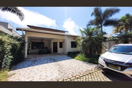 Casa de condomínio para alugar com 350m², 7 quartos e 4 vagasFachada