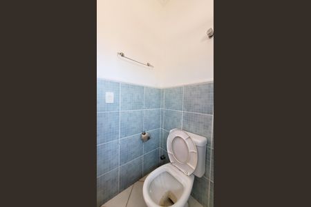 Casa de condomínio para alugar com 350m², 7 quartos e 4 vagasBanheiro da Suite 2