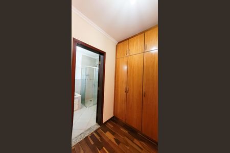 Casa de condomínio para alugar com 350m², 7 quartos e 4 vagasCloset da Suite Master