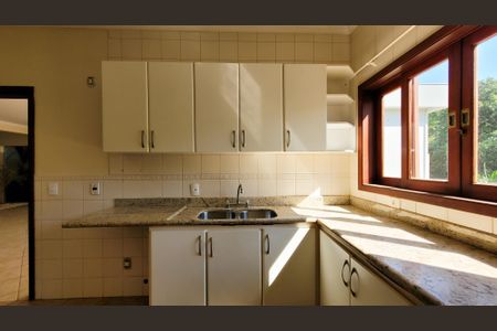 Casa de condomínio para alugar com 350m², 7 quartos e 4 vagasCozinha