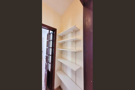 Casa de condomínio para alugar com 350m², 7 quartos e 4 vagasDespensa