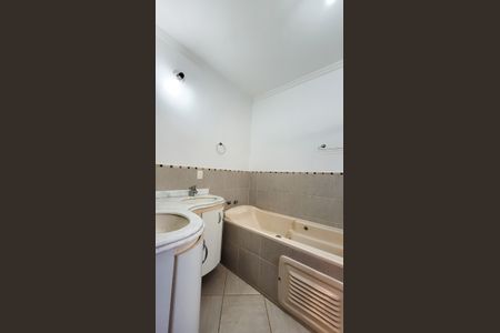 Casa de condomínio para alugar com 350m², 7 quartos e 4 vagasBanheiro da Suite Master