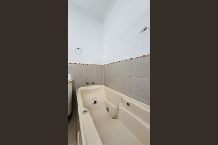 Casa de condomínio para alugar com 350m², 7 quartos e 4 vagasBanheiro da Suite Master