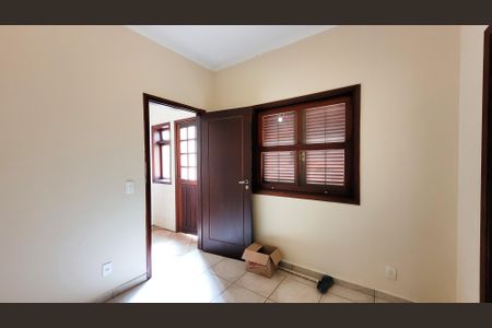 Casa de condomínio para alugar com 350m², 7 quartos e 4 vagasQuarto de Serviço