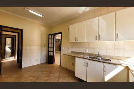 Casa de condomínio para alugar com 350m², 7 quartos e 4 vagasCozinha