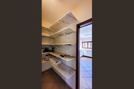 Casa de condomínio para alugar com 350m², 7 quartos e 4 vagasDespensa