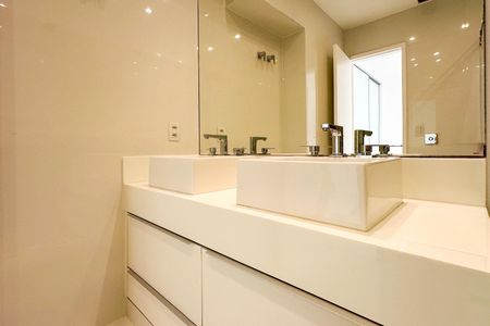 Apartamento para alugar com 240m², 4 quartos e 1 vagaSuíte