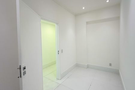 Apartamento para alugar com 240m², 4 quartos e 1 vagaQuarto 01