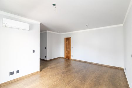 Casa à venda com 211m², 3 quartos e 4 vagas