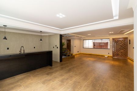 Casa à venda com 211m², 3 quartos e 4 vagas