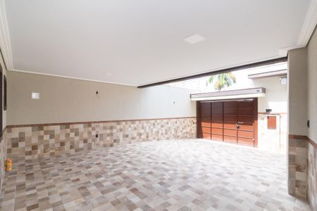 Casa à venda com 211m², 3 quartos e 4 vagas