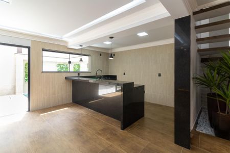 Casa à venda com 211m², 3 quartos e 4 vagas