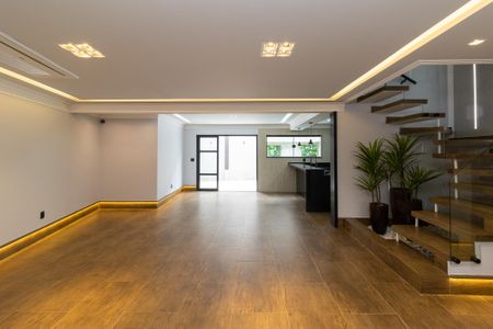 Casa à venda com 211m², 3 quartos e 4 vagas