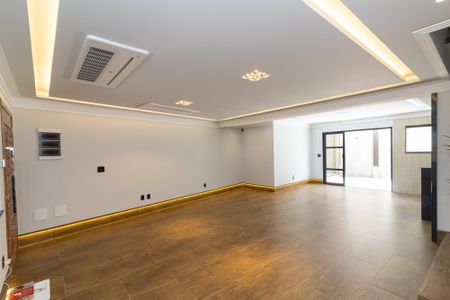 Casa à venda com 211m², 3 quartos e 4 vagas