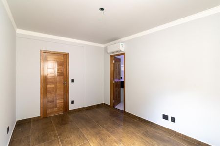 Casa à venda com 211m², 3 quartos e 4 vagas