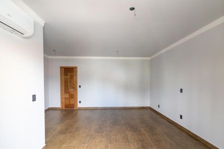 Casa à venda com 211m², 3 quartos e 4 vagas