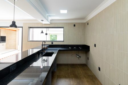 Casa à venda com 211m², 3 quartos e 4 vagas