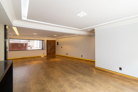 Casa à venda com 211m², 3 quartos e 4 vagas