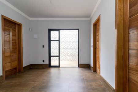 Casa à venda com 211m², 3 quartos e 4 vagas