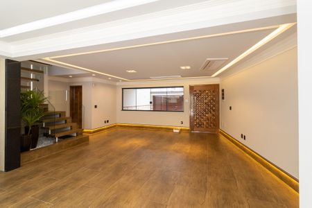 Casa à venda com 211m², 3 quartos e 4 vagas