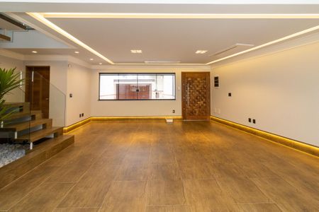 Casa à venda com 211m², 3 quartos e 4 vagas